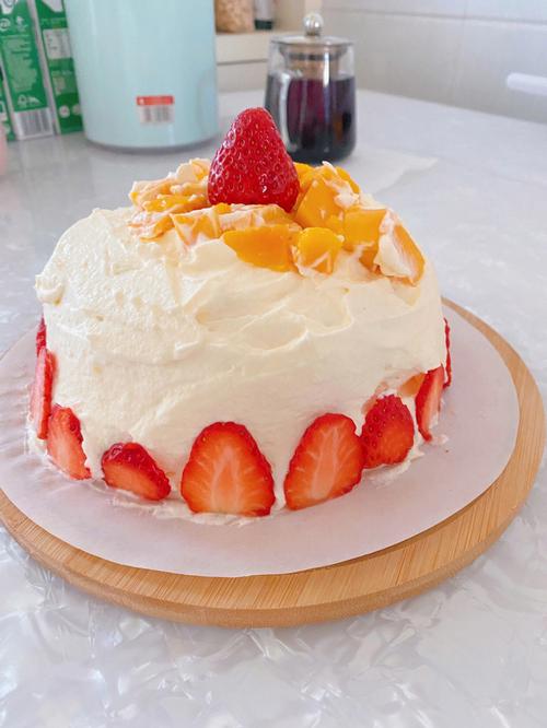 不太正经的草莓芒果蛋糕