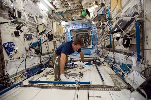 法国宇航员记录太空生活 俯瞰震撼地球