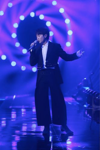 吴青峰《歌手》2019首期竞演排名高位 动情演唱《燕窝》