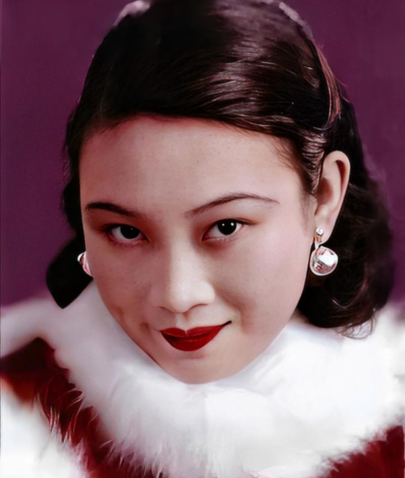 1943年,女演员胡蝶举家迁往上海,却落入戴笠之手.