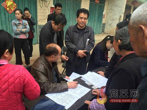 4月11日,虞城县残联到刘集乡侯楼村开展帮扶活动,上门为97名残疾人