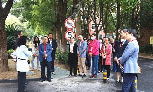 杨浦区政协委员视察长海路街道社区建设情况