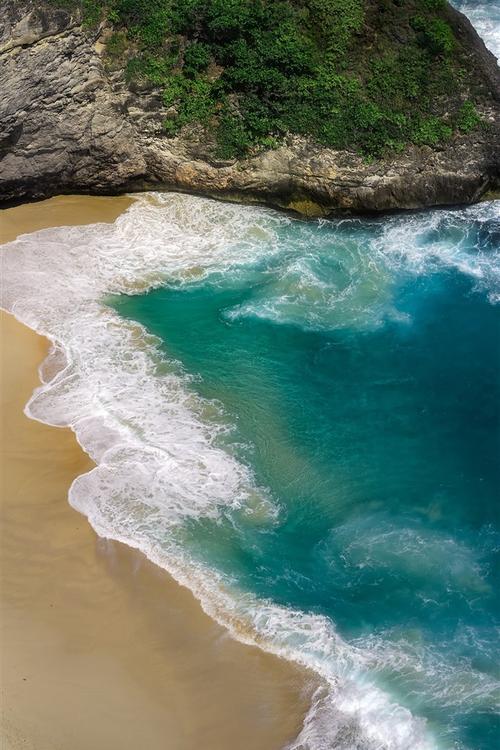壁纸 美丽的沙滩,大海,海浪,努沙佩尼达岛 5120x2880 uhd 5k 高清壁纸