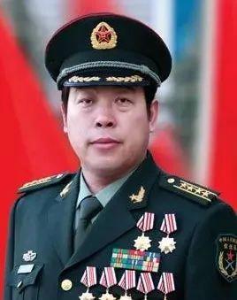 几人之中,名气最大的,当属新任重庆市委常委,重庆警备区司令员刘士胥.