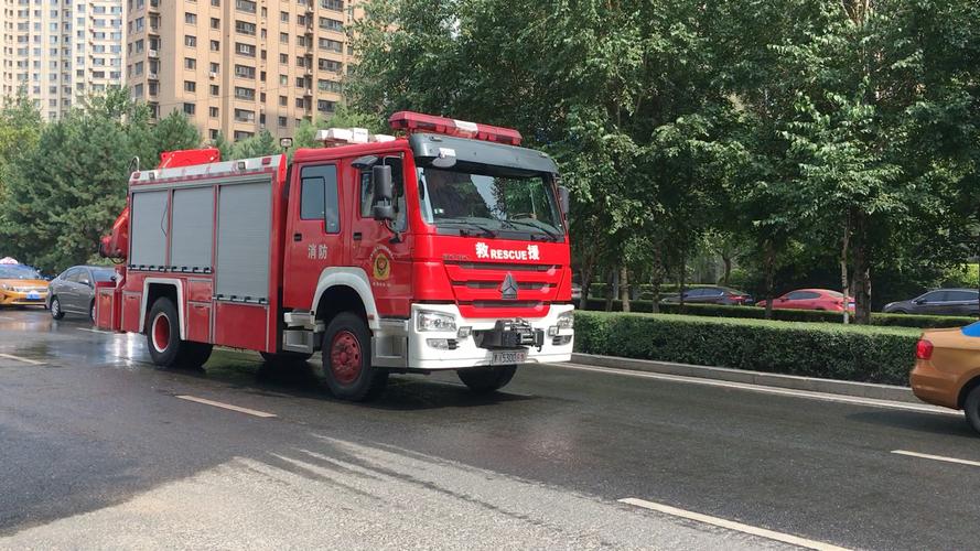 哈尔滨消防哈西中队两车出警完毕归队
