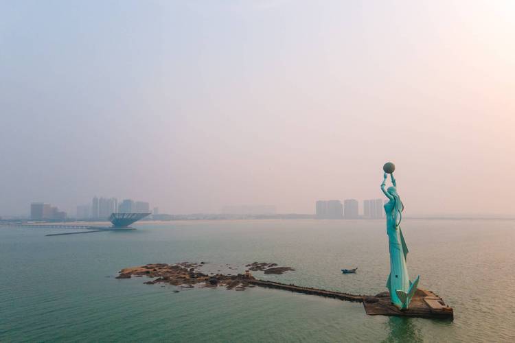 营口网红地标鲅鱼公主雕塑高60米渤海明珠观景台堪称世界之最