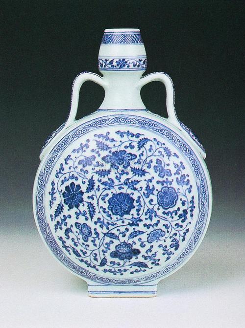 是中国瓷器的主流品种之一,属釉下彩瓷.
