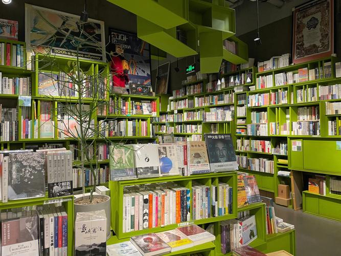 朋友推荐北京一家文艺书店——"库布里克",很喜欢.