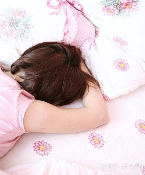 年轻女人睡觉照片-正版商用图片199d8b-摄图新视界