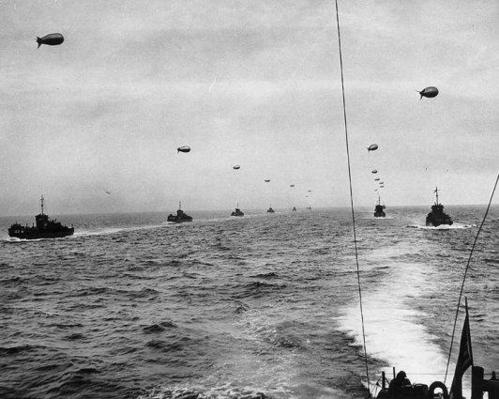载有步兵士兵的船队航行在英吉利海峡