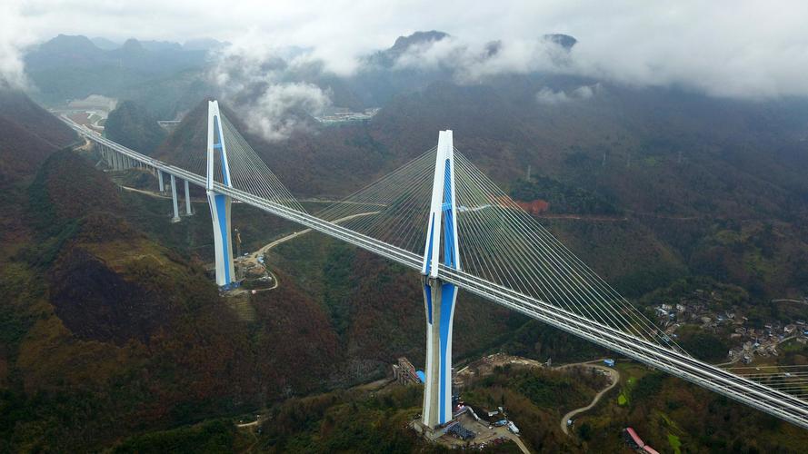贵州平塘特大桥宣布建成通车