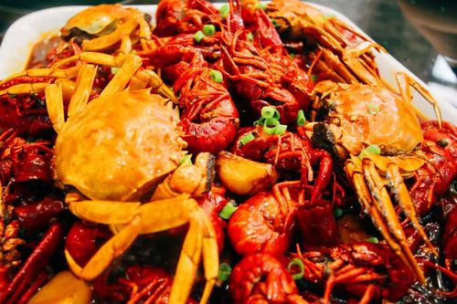 小龙虾,螃蟹,烤串,满满美味等你来!