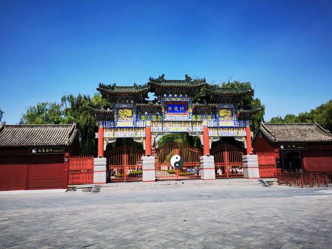 河南汤阴县的羑里城遗址和岳飞庙