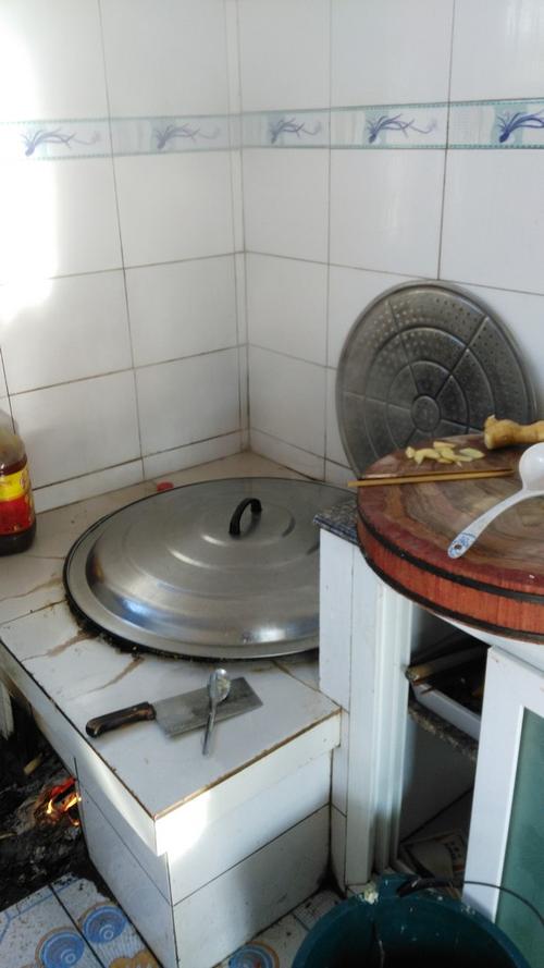 乡村的厨房铁锅灶台