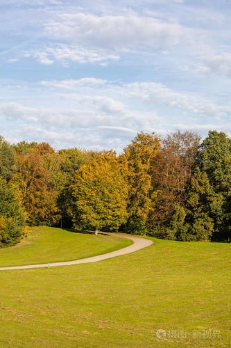 城市公园, 秋季, 慕尼黑, 德国.下午草地和树木的景观
