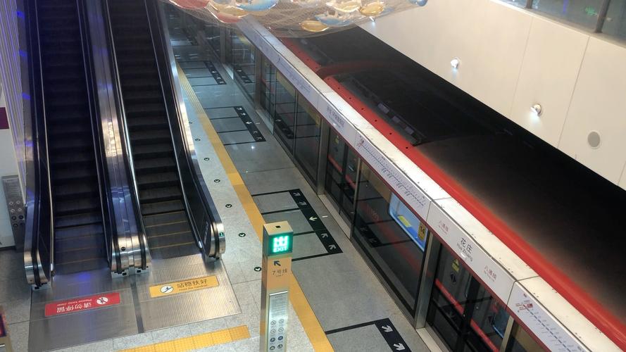 【北京地铁】【特殊视角】花庄站列车进出站