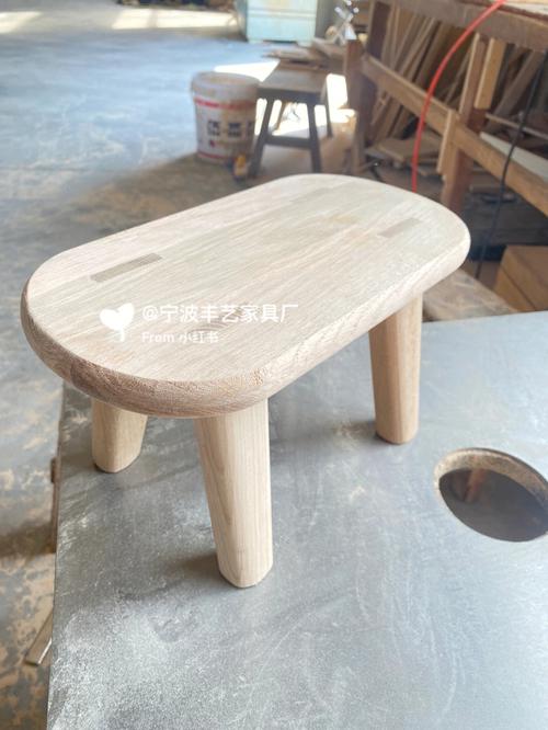 做一些小凳子早上自己手工涂点木蜡油