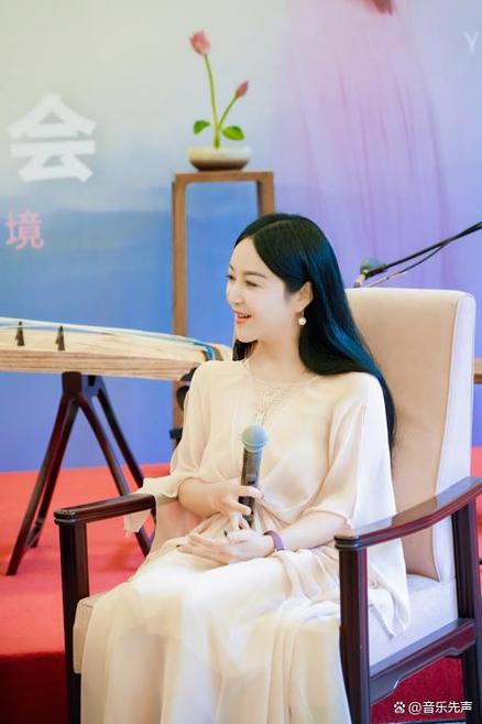 6月19日下午在北京中山音乐堂举行了中国著名古筝演奏家袁莎个人专辑