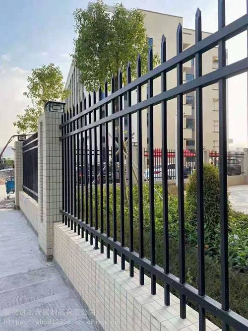 安装郑州围墙护栏锌钢护栏围栏小区户外铁艺栅栏别墅围墙庭院围栏