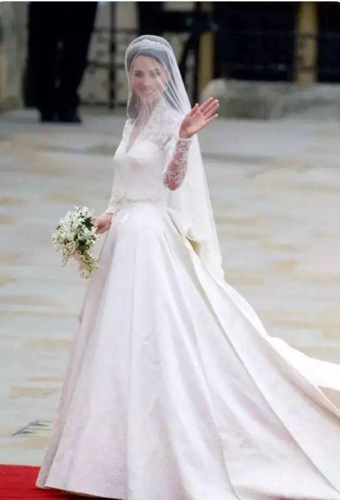 凯特王妃婚礼故地重游意气风发教堂秀白色蕾丝礼裙艳压全场