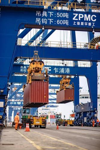 货物吞吐量654883万吨同比增长2429嘉兴港主要经营指标实现半年红