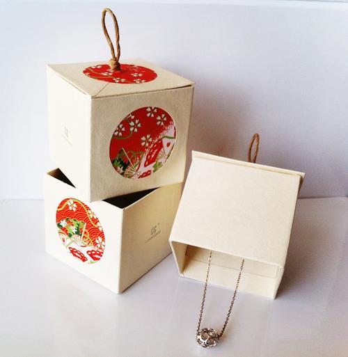 2012 春节赠品 皮绳龙珠 包装盒