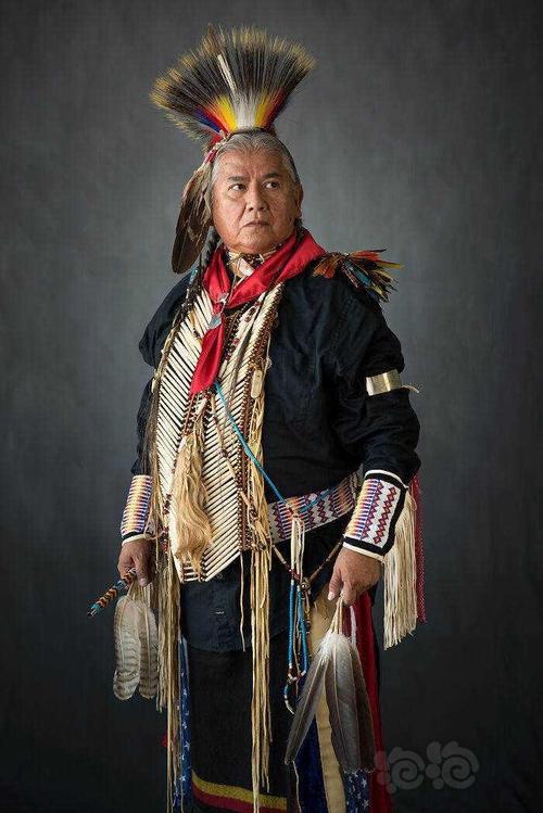 摄影师拍下16个身穿传统服饰的印第安人他们才是时尚界的标杆