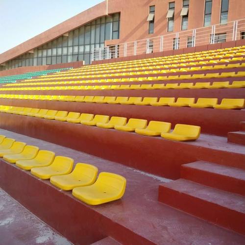 宏特隆体育厂家批发 户外足球场看台座椅 中控吹塑座椅 综合球场活动