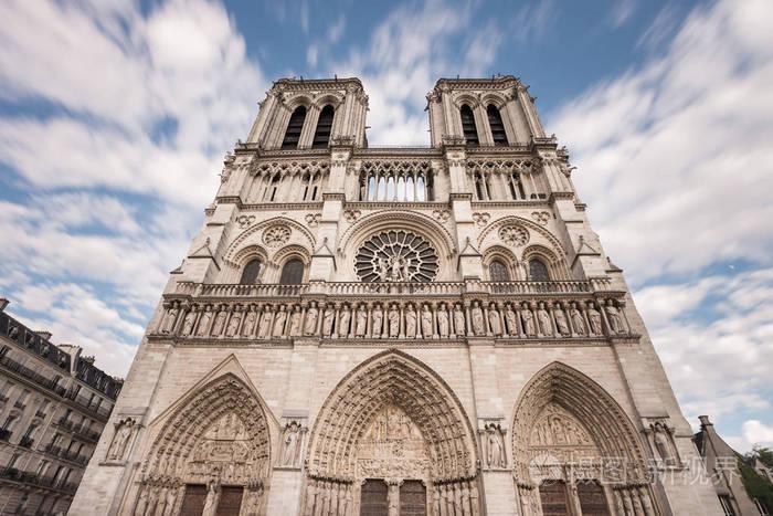 法国的旅游历史和建筑地标.宗教,旅游和旅游概念.下到上视图