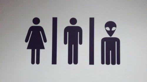 10张会让人"不知道该去哪一边"的『超奇葩厕所』logo!