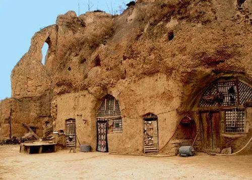 黄土高原上最具特色的民居(黄土高原特有的传统民居是窑洞还是土楼)
