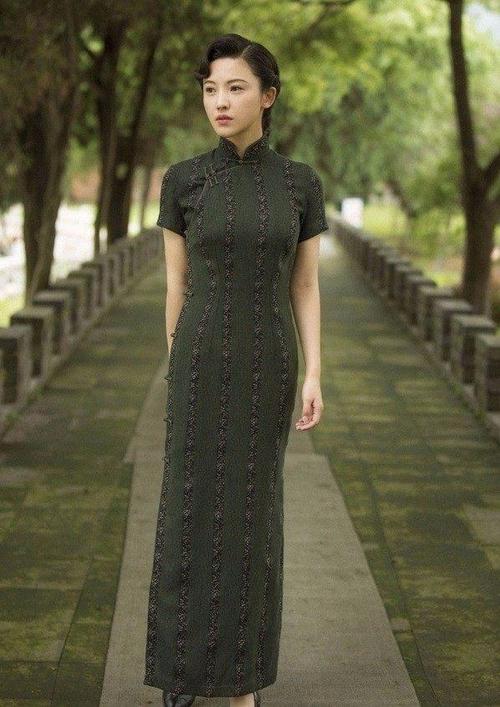 旗袍好漂亮穿在身上优雅大方(最显风情是旗袍)(139)