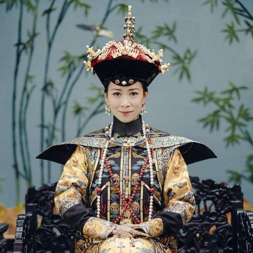 她是最可怜的清朝皇后去世后没有谥号还被葬进了妃子陵寝之中