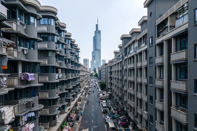 南京第一高楼,高度450米,世界上第一座中国建设的超级摩天大楼 - 简书