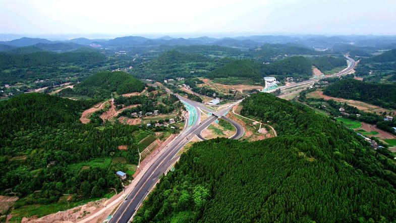 四川省高速公路重要联络线路遂德高速公路主体完工
