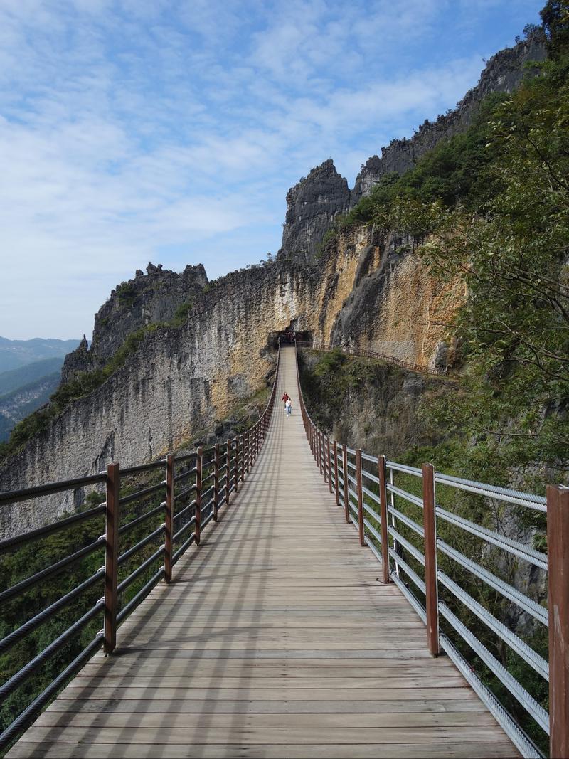 周建国:重庆 武陵山大裂谷