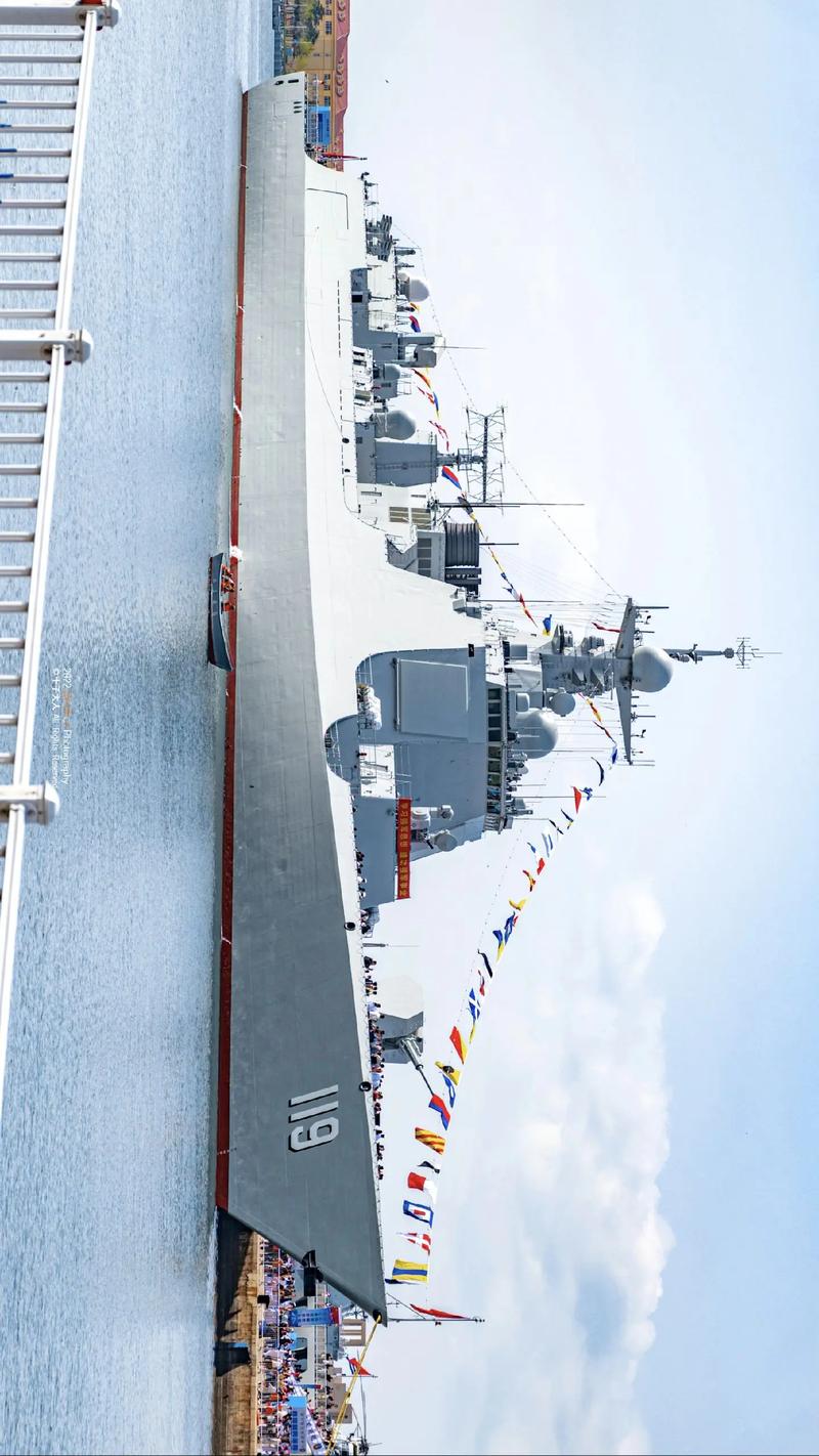 青岛开放的两艘"中华神盾舰 "052d!