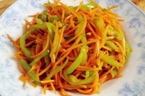  p>青椒炒胡萝卜丝是以胡萝卜,青椒为主料,油,盐,洋葱等为辅料的菜品.