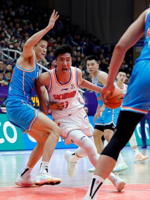 在2022-2023赛季中国男子篮球职业联赛(cba)常规赛第36轮比赛中,四川