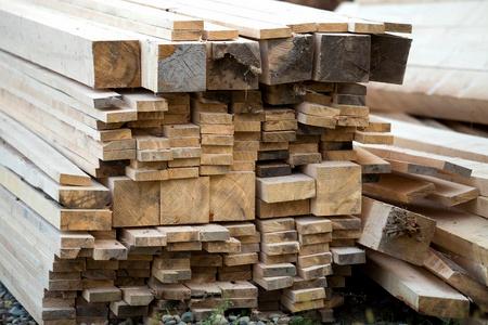 用于木工建筑,修理和建筑家具木材材料的工业木材.照片