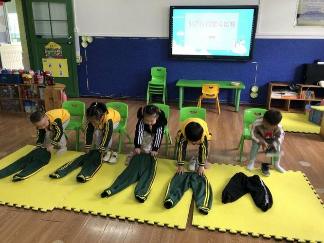 从江县第一示范幼儿园小班段生活自理能力"穿裤子"大赛