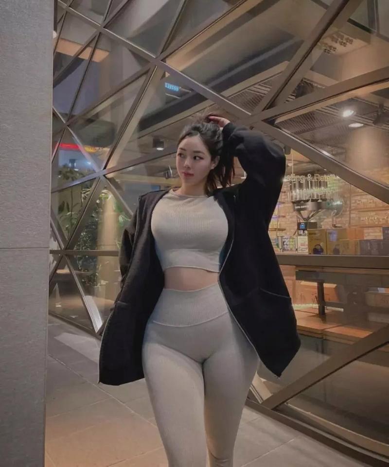 fit,来自韩国,职业是健身博主,模特,身高165cm的她,体重60公斤(三).