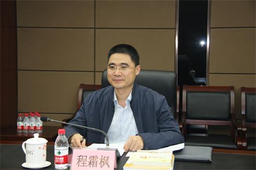 市委组织部副部长张海涛同志主持座谈会.