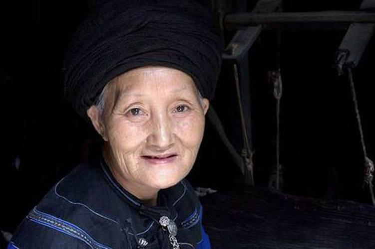 中国"最美压寨夫人",96岁去世,她到底有多美?看照片就知道了