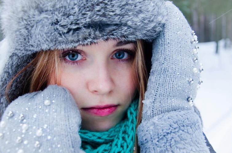 人物美女蓝眼睛金发长发自然冬季服装手套雪womenblueeyesblondelong