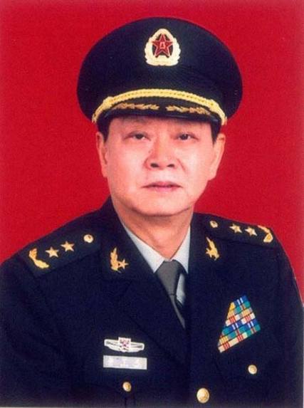 曾任广州军区司令部军务部部长,1998年8月任广州军区装备部副部长