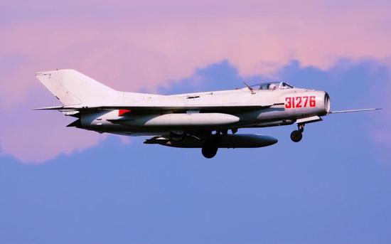 歼-6战斗机见证了中国航空史上,最惨淡的一页,连续发生两次巨大的质量
