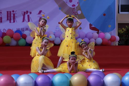 在一片蓝天下"直播联欢会 ——2020年扶绥县民族小学 庆六一主题活动