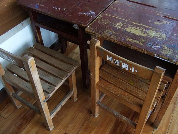 老课桌椅