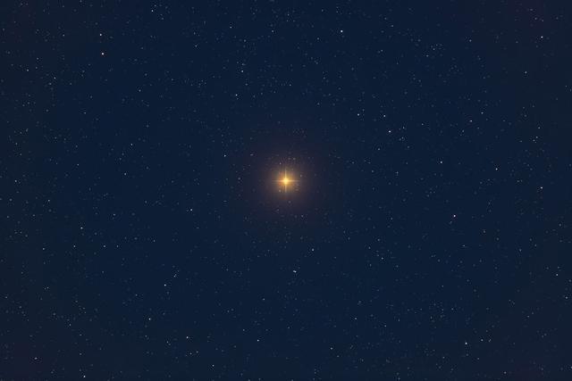 天空中最亮的星星之一正在变暗,难道就处于超新星的